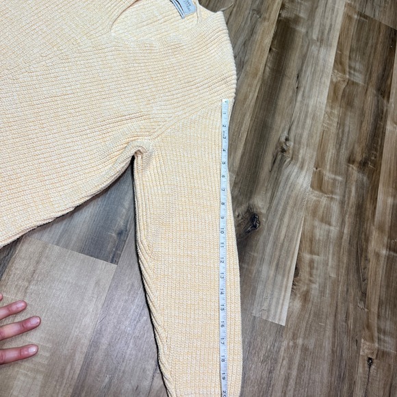 Urban Outfitters Size M Chunky Knit V-Neck Sweater Cream Yellow | Oversized Cozy - Picture 6 of 12